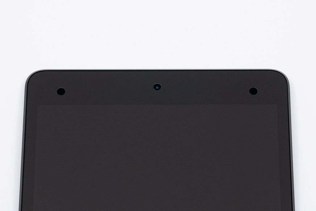 「iPad mini 5」に「ASDEC ノングレア画面保護フィルム3」を貼り付けた後の上部